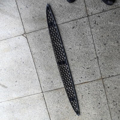 Il coperchio inferiore per il THERMO KING T-600M, T-800M, T-1000M, T-680Pro, T-880Pro, T-1080Pro, Modello 988025 GRILLE-LOWER-TK NERO, SP